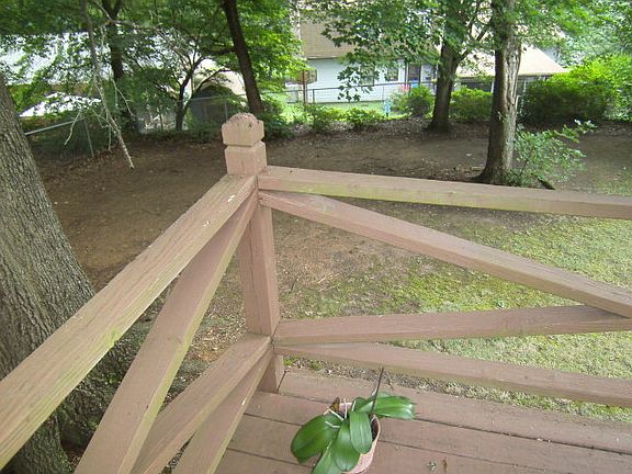 3rd image of 816 Greenway Dr