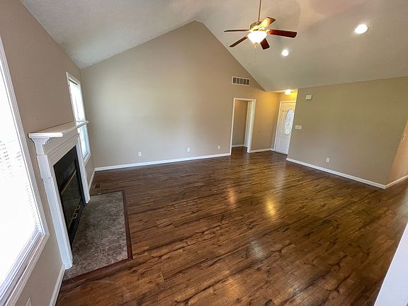 5th image of 92 N Country Dr