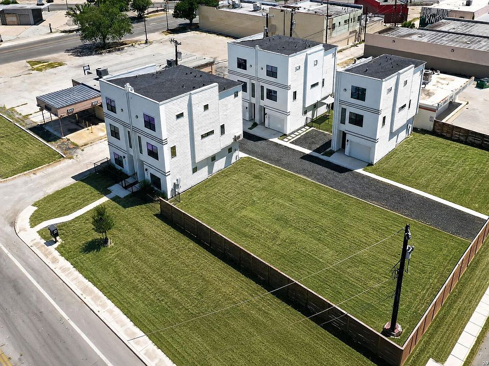 1st image of 3214 N ELMENDORF ST #102