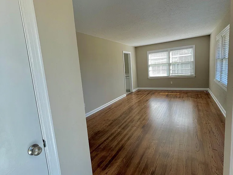 102 Hawthorne St — Photo 11
