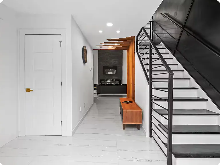 1195 Shalimar Dr NE — Photo 5