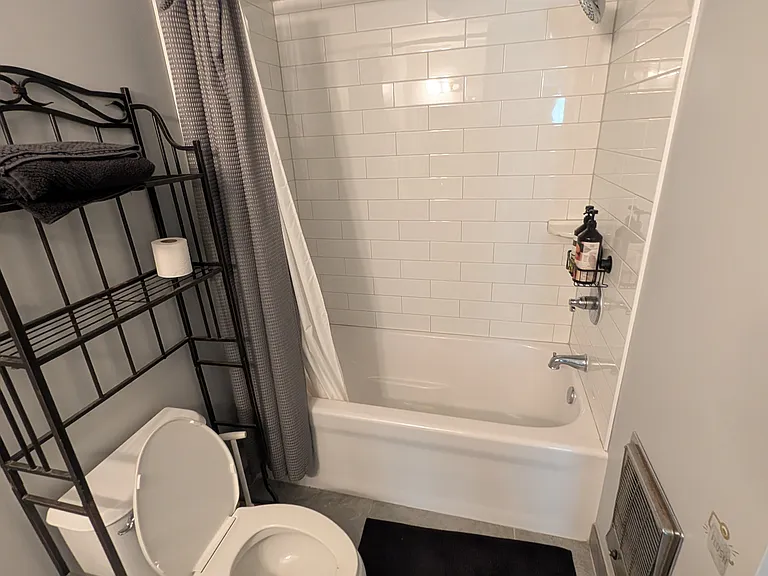 380 N Liberty St #9 — Photo 14