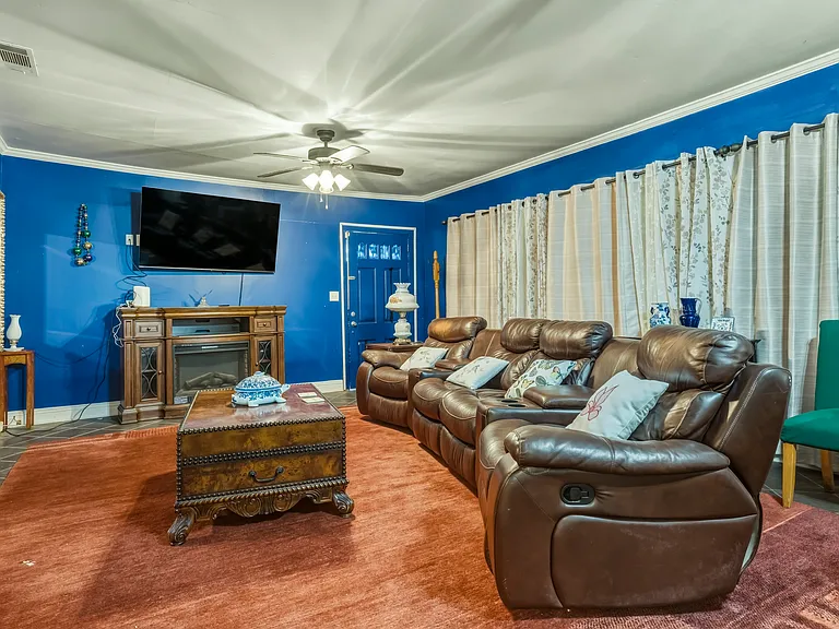 412 Pinehill Dr — Photo 5