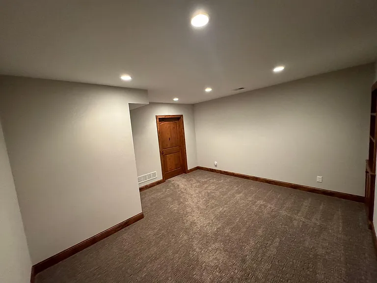 112 Oakwood Rd — Photo 29