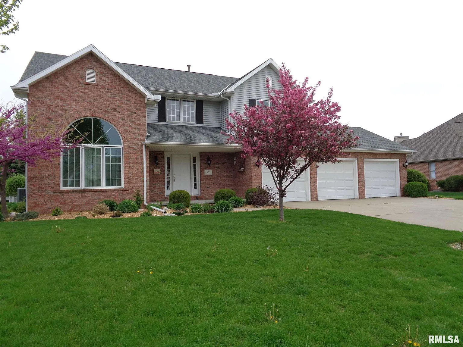 27 Saint Marks Cir photo 1