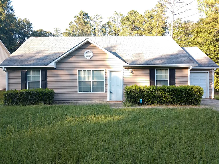 225 Apple Valley Rd — Photo 2
