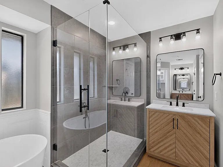 817 Sycamore Creek Rd — Photo 26