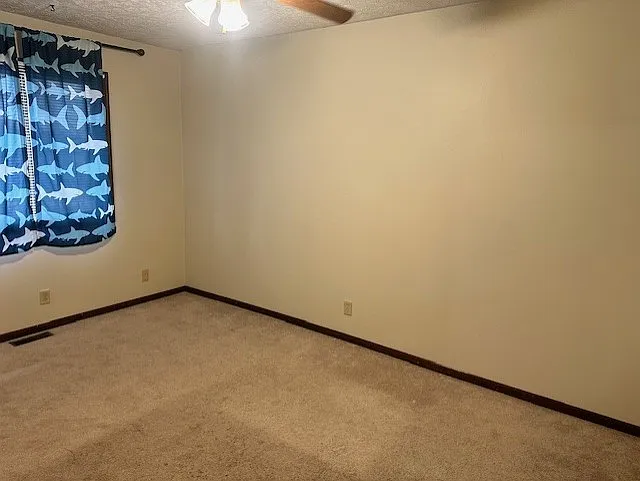 7910 Clover Ct — Photo 8