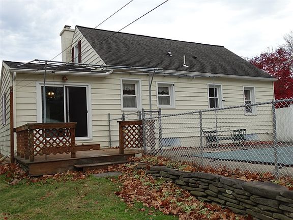 3rd image of 820 N Circle Dr