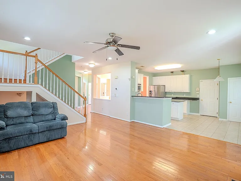 31 Hawthorn Dr — Photo 13