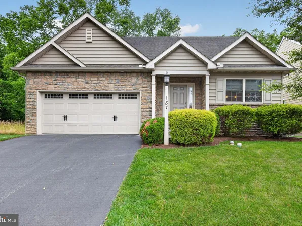 187 Waypoint Dr, Lancaster, PA 17603