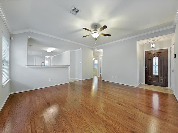 2nd image of 2810 Maybrook Hollow Ln