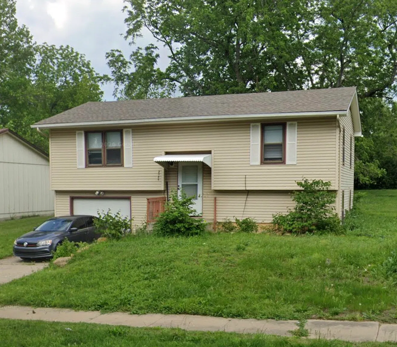 4 bed, 1.5 bath, 1304 sqft, $1,500 — Photo 1