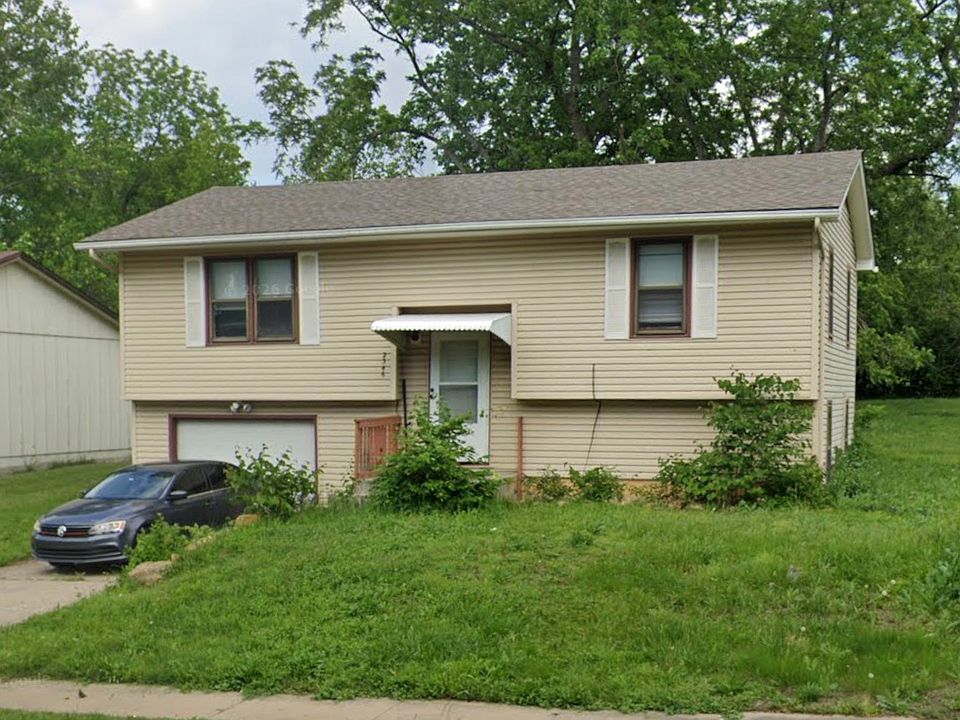 1st image of 2346 SE Madison St