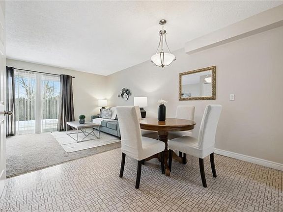 5th image of 31 Greengate Rd #205