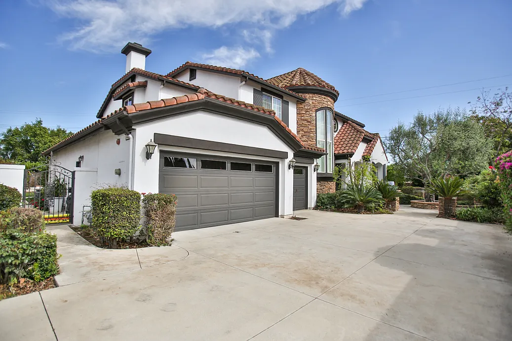 4 bed, 3474 sqft, $6,400 — Photo 1