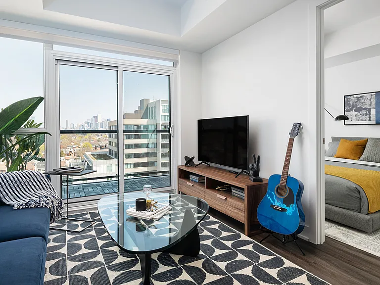 410 Dufferin St — Photo 30