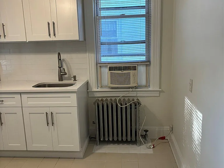 181 Violet Ave #2 — Photo 2