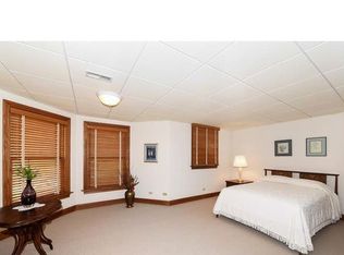 917 Prairie Ridge Ct, Burr Ridge, IL 60527