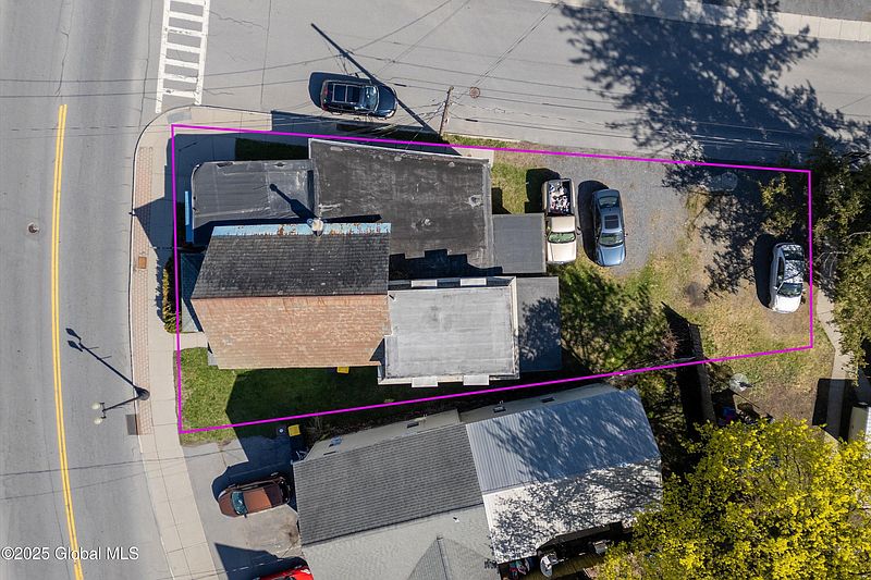 2nd image of 192 Broadway