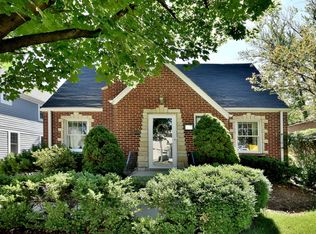 157 N Avon Rd, Elmhurst, IL 60126