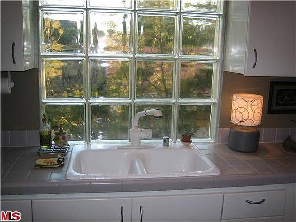 5th image of 1133 N Formosa Ave APT 4