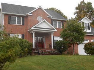 3 Coachlight Dr, Poughkeepsie, NY 12603