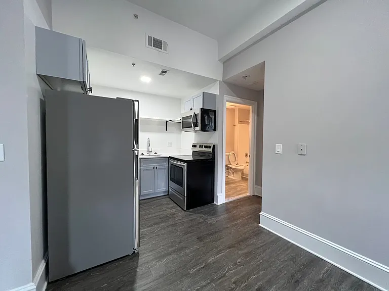 306 W Franklin — Photo 39
