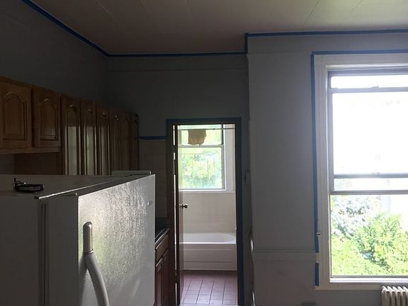 2nd image of 734 Humboldt St APT 3R