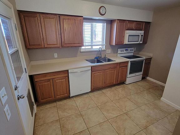 4th image of 1251 Tamarack Dr #B