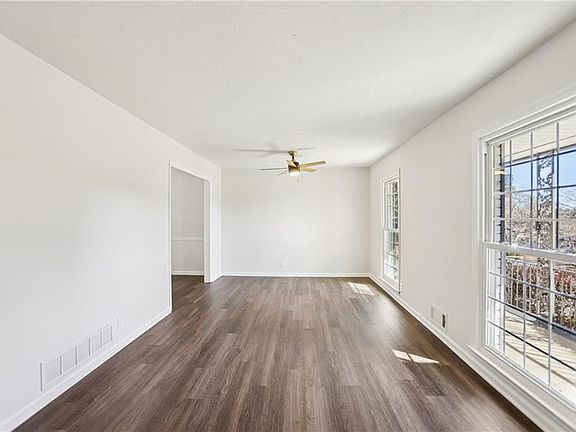 3rd image of 2886 Jones Mill Rd