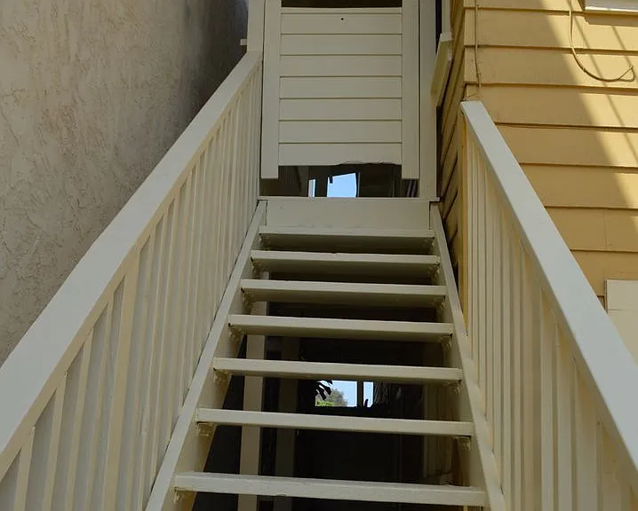 Money Apartment Building - 2 — Photo 15