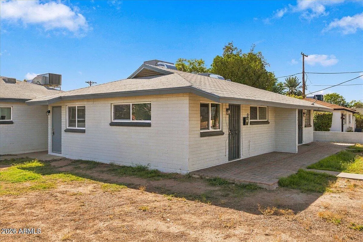 1 bed, 1.0 bath, 1898 sqft, $1,200 — Photo 4