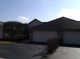 18433 Lakeview Cir W, Tinley Park, IL 60477