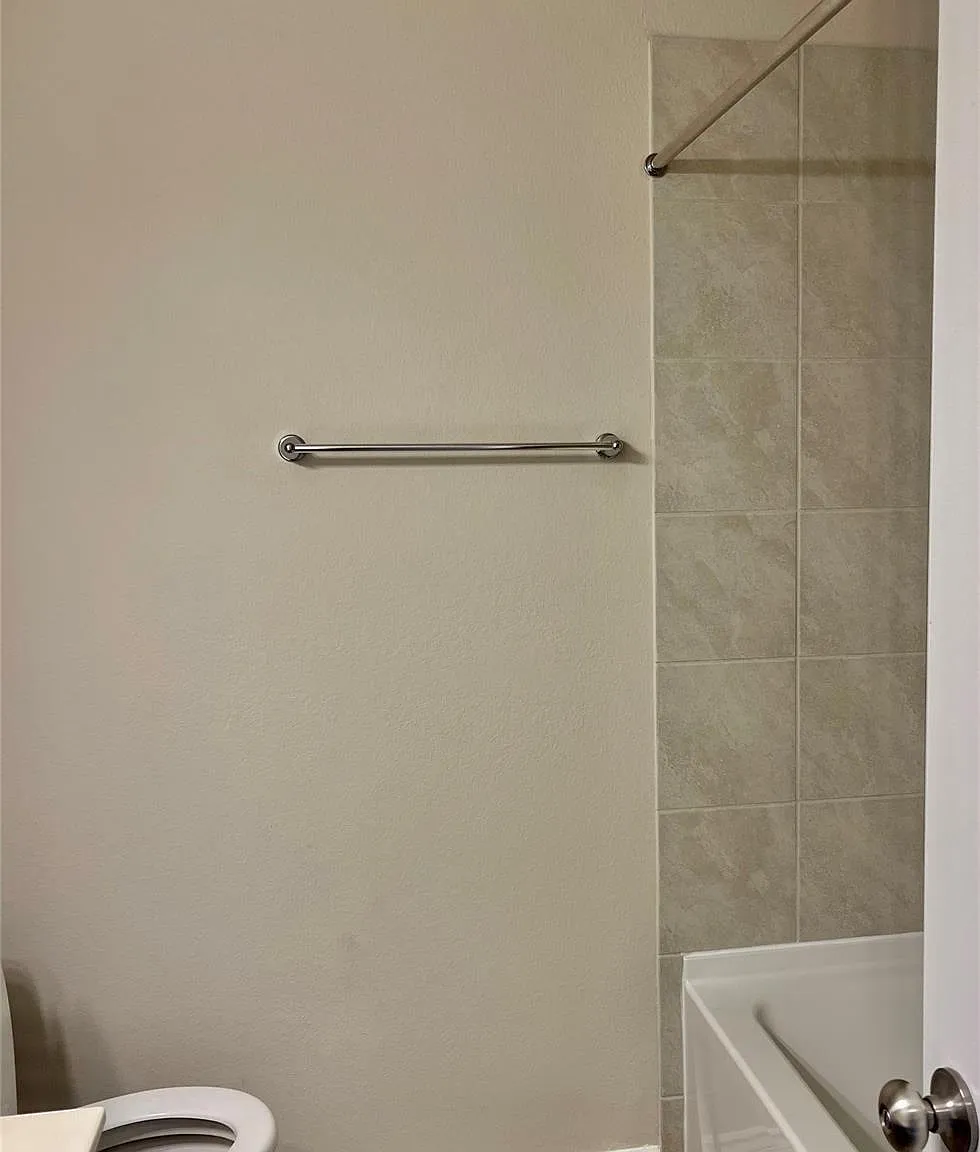 3 bed, 2.0 bath, 1720 sqft, $2,000 — Photo 4