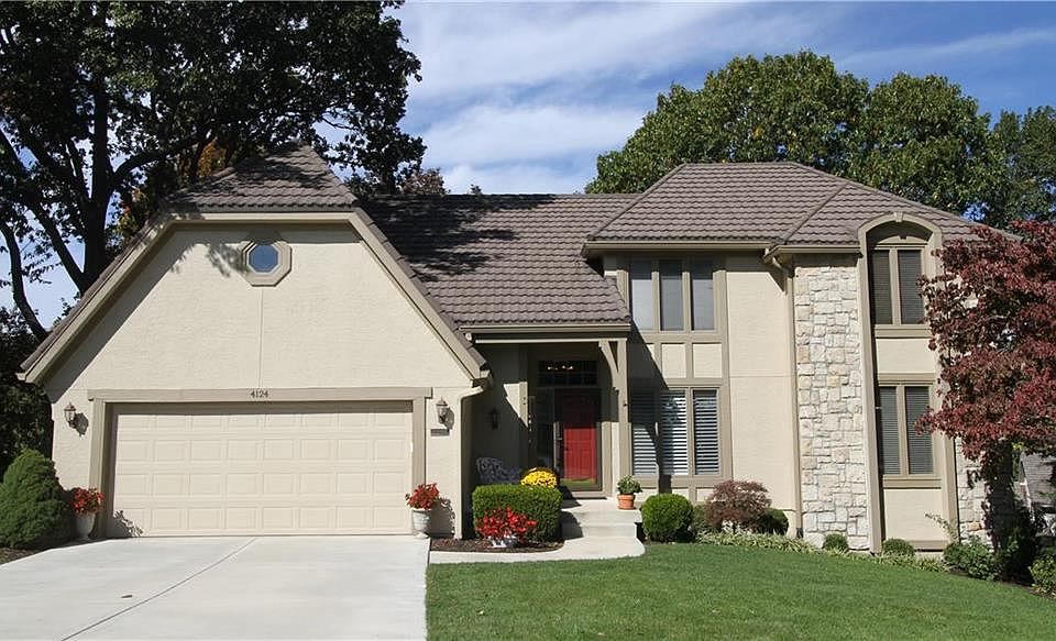 1st image of 4124 NE Pembroke Ln