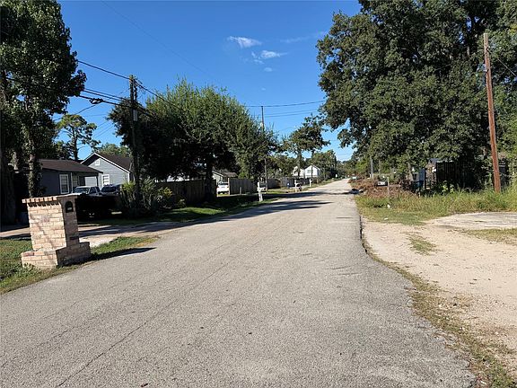 2nd image of 4813 Ireland St