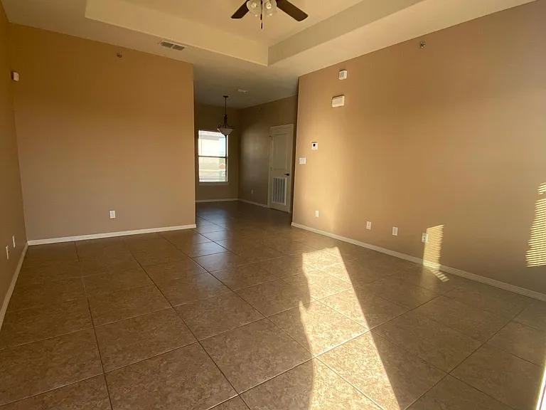 1112 Eisenhower St #B — Photo 6