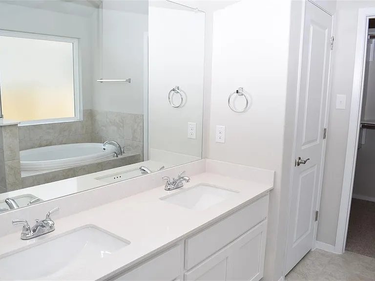 208 Shugart St — Photo 17