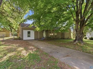 2217 Barrywood Cir NW, Huntsville, AL 35810