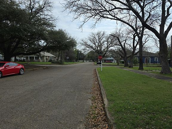 4th image of 302 S Kaufman St