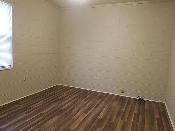 3rd image of 118 Rosewood Cir APT B
