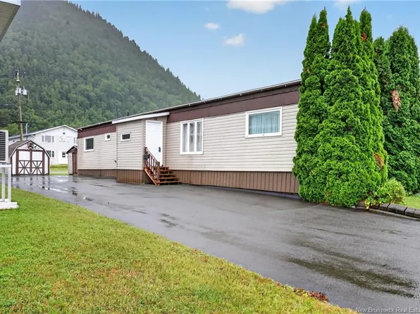 26 Mountain View Pl, Campbellton, NB E3N 3L1
