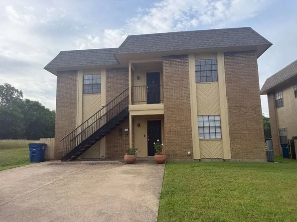 611 W Gilmer St APT B, Ennis, TX 75119