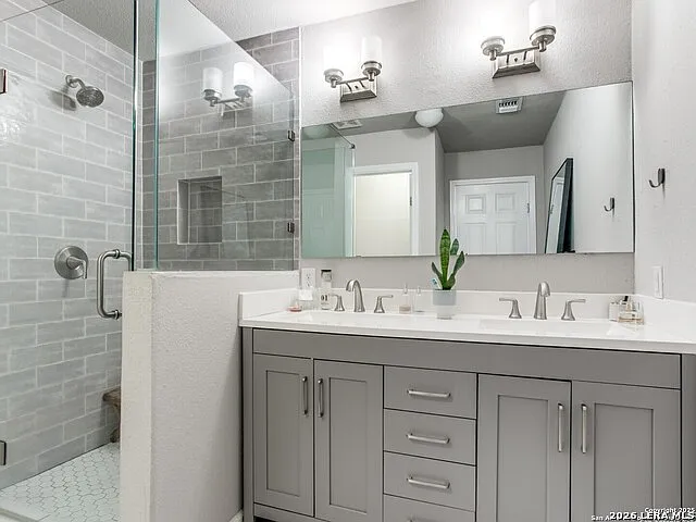 814 W Gramercy Pl — Photo 13