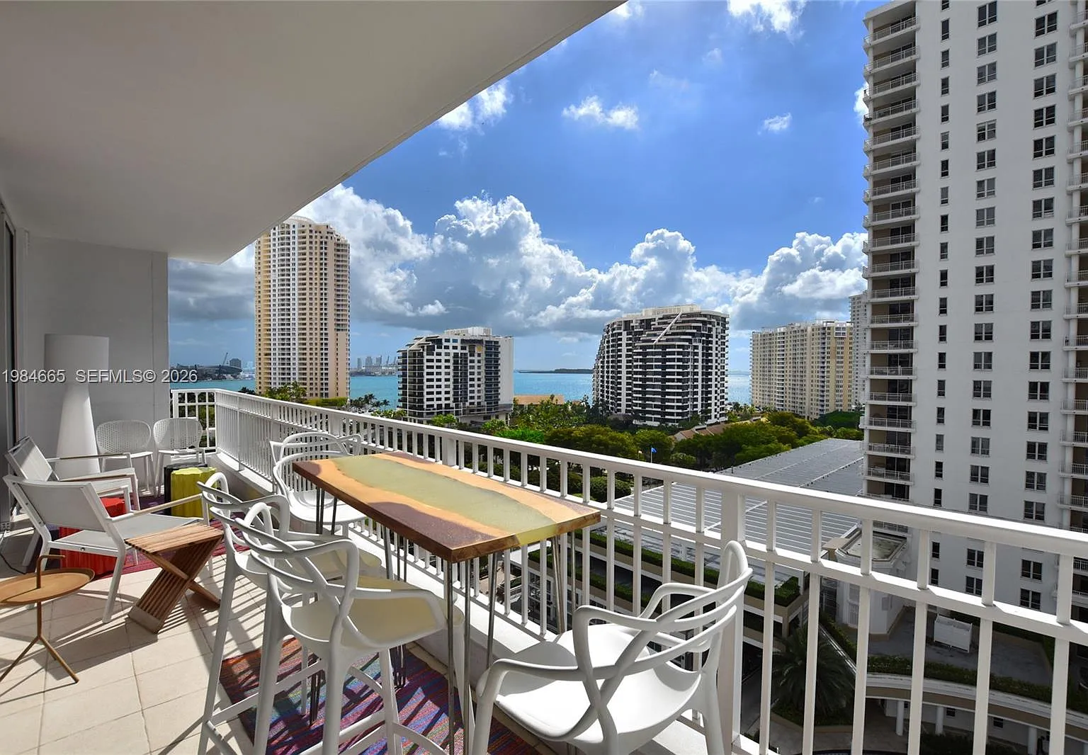 Courts Brickell Key Condo — Photo 1