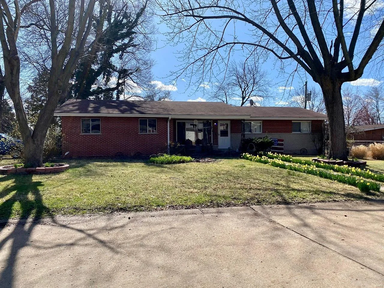 1310 Cardinal Ln photo 1