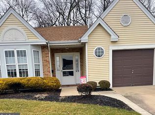 670 Cascade Dr S, Mount Laurel, NJ 08054