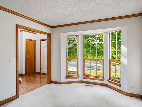 5th image of 15607 Conser St