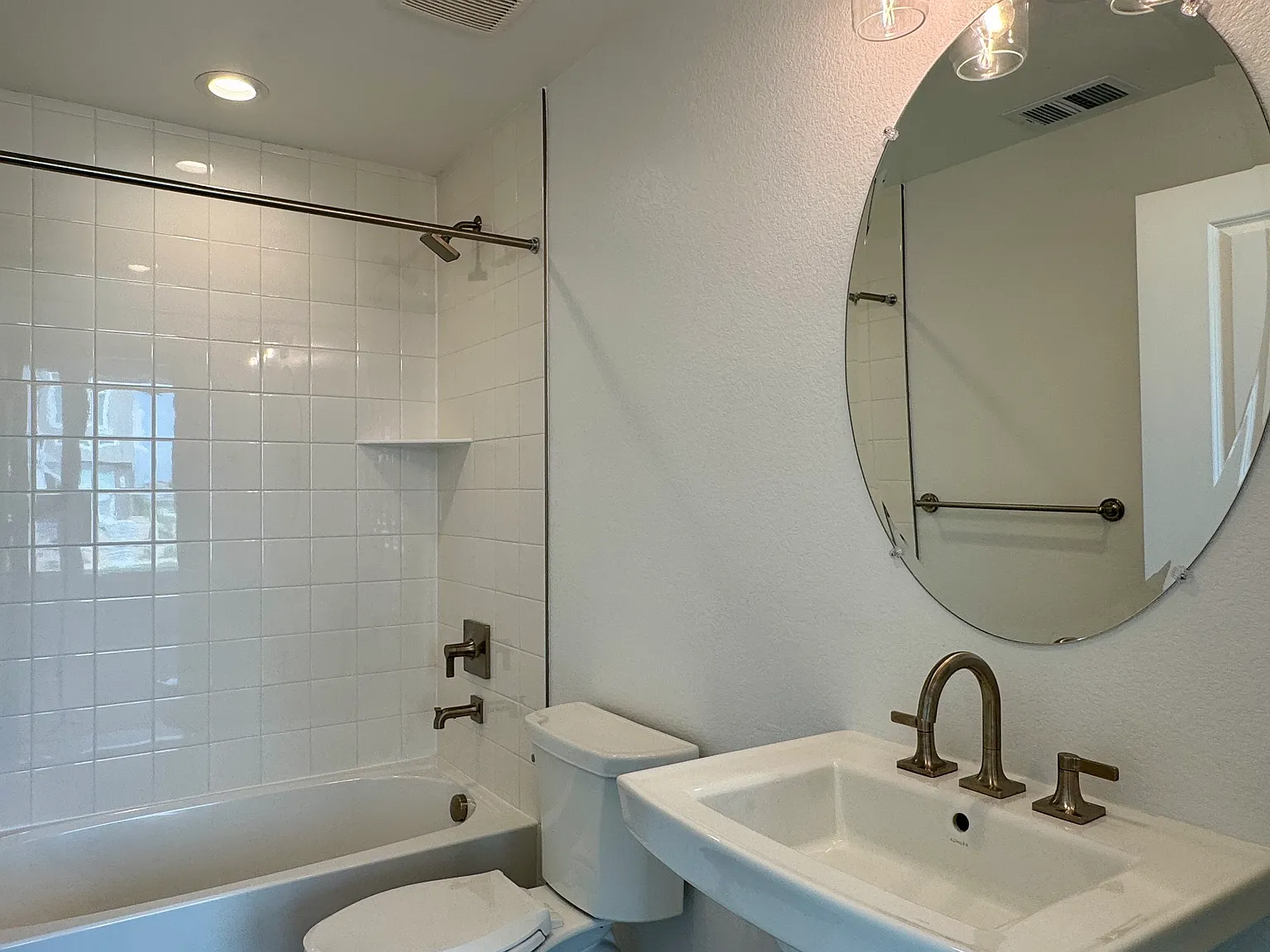 3 bed, 3.5 bath, 1745 sqft, $3,085 — Photo 4